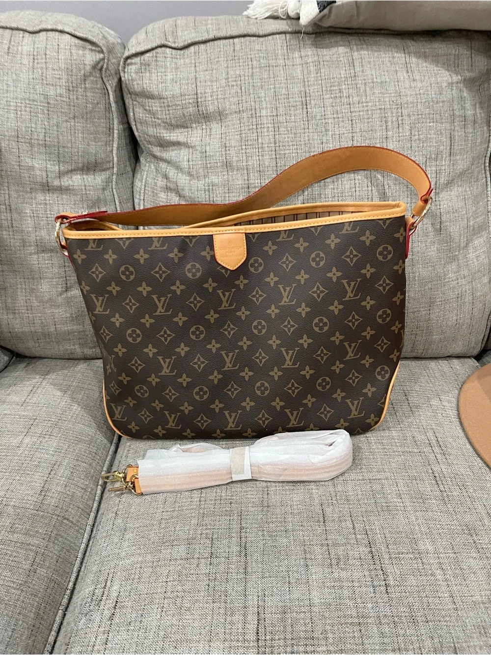 Louis Vuitton knock-off Monogram Canvas Shoulder Bag - Picture 14 of 16